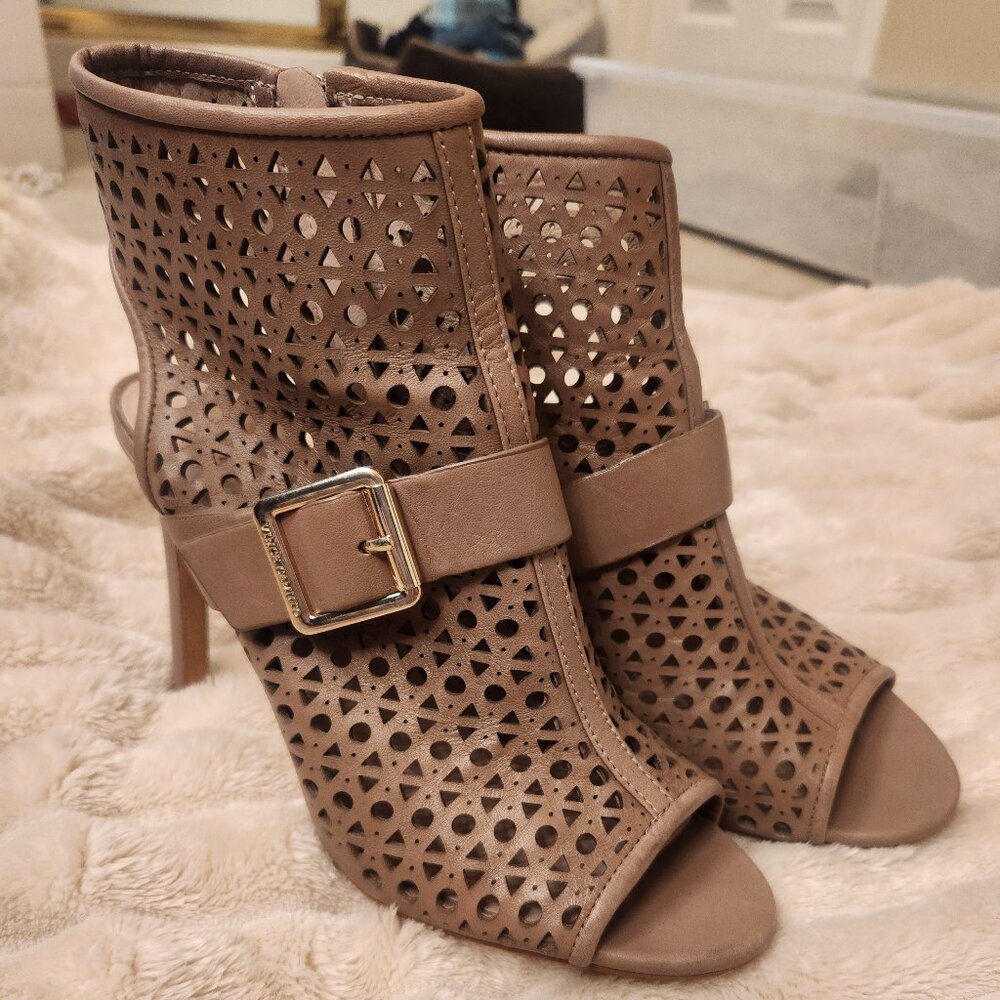 Vince Camuto Tan Open-Toed heel